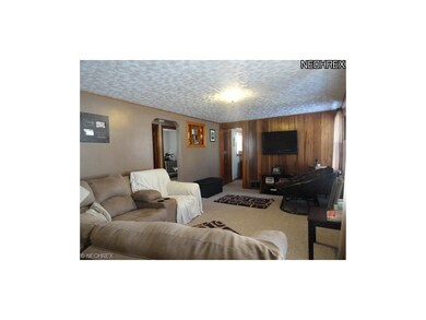Very Spacious Living Room
