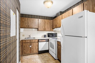 4 Thayer Pond Dr unit 24, North Oxford, MA 01537 - photo 2