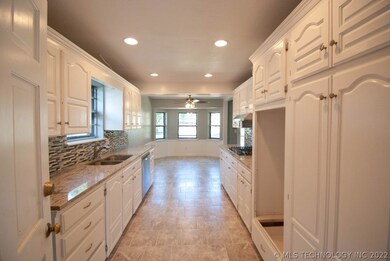 Updated kitchen - new granite, SS appliances, unde