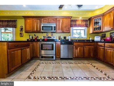 360 Maple St, Downingtown, PA 19335 - photo 3