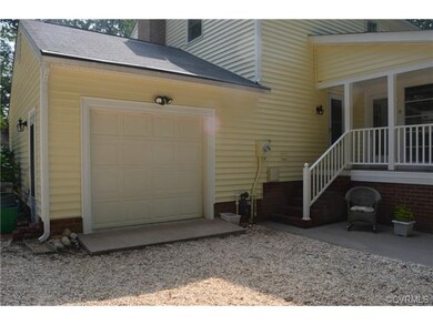One car oversized garage with workshop and direct 