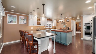 562 N Walnut St, Elmhurst, IL 60126 - photo 2