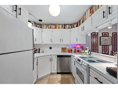 2775 NW Upshur St unit D, Portland, OR 97210 - photo 4