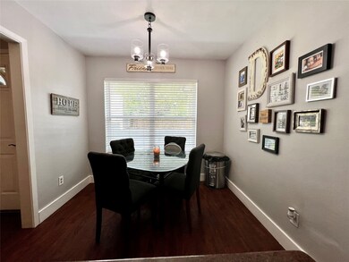 305 Mary Ann Dr, Friendswood, TX 77546 - photo 2