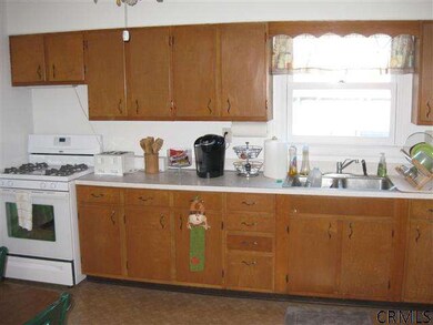 135 Circular St, Saratoga Springs, NY 12866 - photo 5