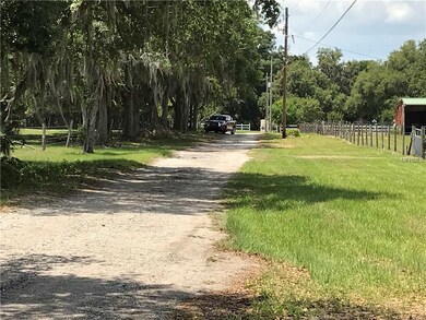 Private frontage road with landmark Bed and Breakf