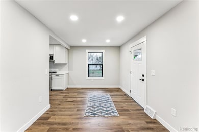 9398 Ortonville Rd, Clarkston, MI 48348 - photo 6