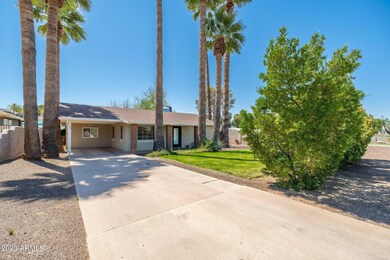 2723 E Clarendon Ave - 02
