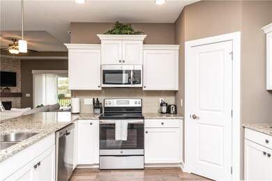 9948 Thorton Dr, Johnston, IA 50131 - photo 6