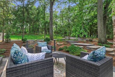 1913 Hillside Ct, Delafield, WI 53018 - photo 5