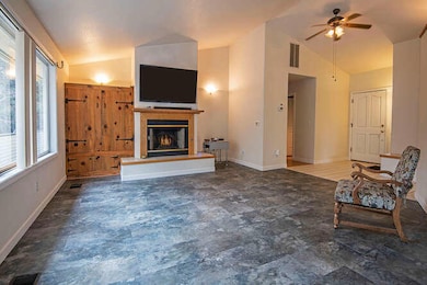 1881 NE Snowbird Ct Bend OR-small-002-00