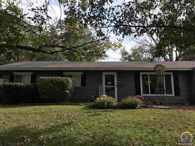 1333 SW 30th St, Topeka, KS 66611 - photo 2