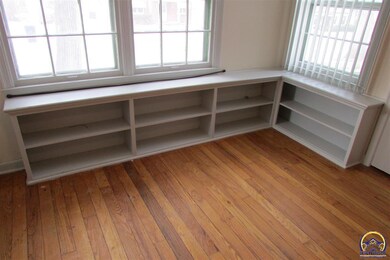 812 SW Wayne Ave, Topeka, KS 66606 - photo 4