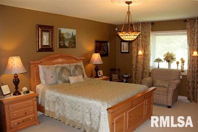 410 Mayfair Dr, Lincoln, IL 62656 - photo 6