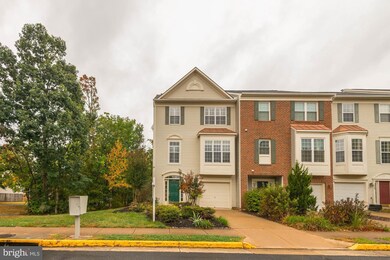 2452 Laura Mark Ln, Herndon, VA 20171 - photo 2