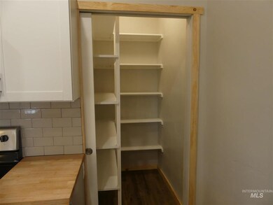 632 W Oregon Ave, Homedale, ID 83628 - photo 4