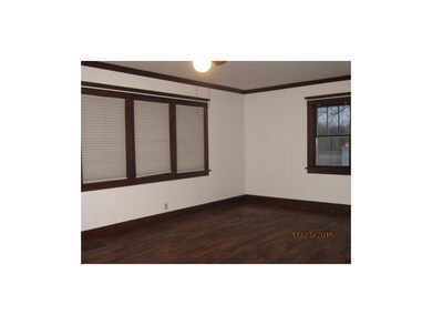 22' Living room adjoins the dining area for a real