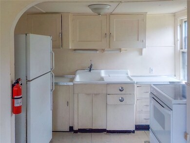 8 Clarence St, South Dartmouth, MA 02748 - photo 2