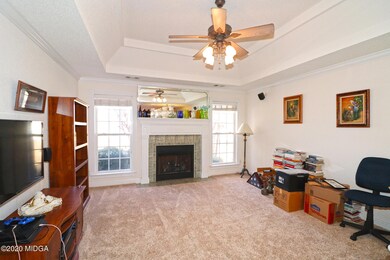 108 Robinson - Keeping Room 2
