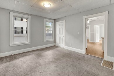 27 Puffer St unit 27, Lowell, MA 01851 - photo 4