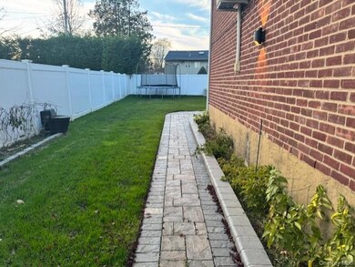 58 Pickwick Dr E, Syosset, NY 11791 - photo 4