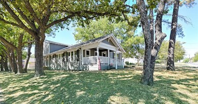 1401 N Preston St, Ennis, TX 75119 - photo 3