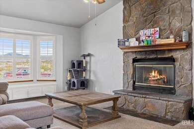 320 N Kern St, Ridgecrest, CA 93555 - photo 5