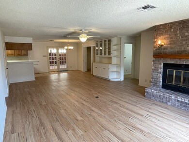 1732 Avenue C unit A, El Campo, TX 77437 - photo 5