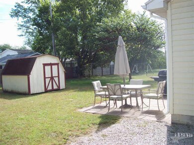 147 E Parkway Dr, Warren, IN 46792 - photo 6