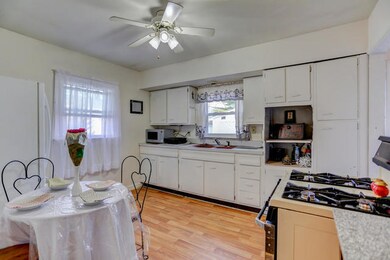 309 S Douglas St, Villa Grove, IL 61956 - photo 4