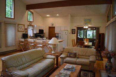 802 Whipple Tree Ct W, Lords Valley, PA 18428 - photo 4