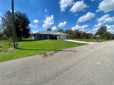 570 Blue Skies Dr, Lake Placid, FL 33852 - photo 3