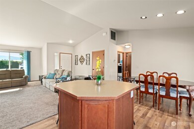 2525 NE Noble Loop, East Wenatchee, WA 98802 - photo 7