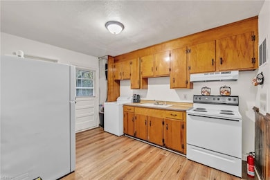 2001 Chesapeake Dr unit A, Chesapeake, VA 23324 - photo 4