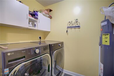 23004 Chandlers Ln unit 4-229, Olmsted Falls, OH 44138 - photo 3