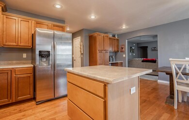 872WcrestwoodSt-12