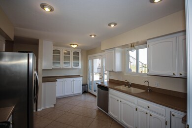 Kitchen 5 (1 of 1)