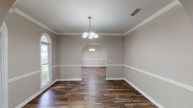 DINING/BREAKFAST ROOMS