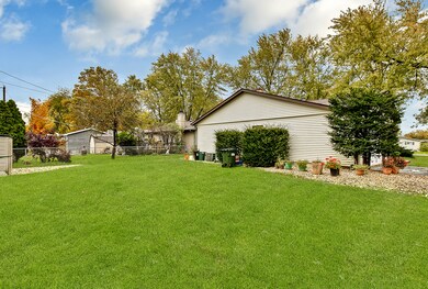 15 Deer Path, Lake In the Hills, IL 60156 - photo 2