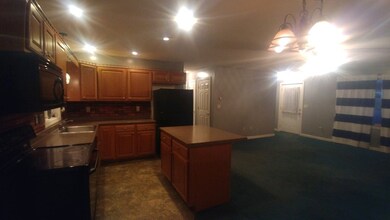 9 Hobbs St, Thorndike, MA 01079 - photo 2