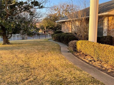 401 Eagle Dr, Bedford, TX 76021 - photo 5