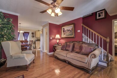 04_MapleCrestCircle_191_Living03