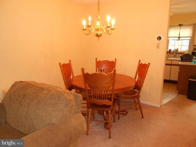 421 Maple Glen Cir unit 421, Pottstown, PA 19464 - photo 6