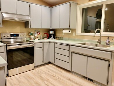 1380 Circle Wood Dr, Central Point, OR 97502 - photo 6