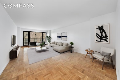 200 Central Park S unit 10A, New York, NY 10019 - photo 4