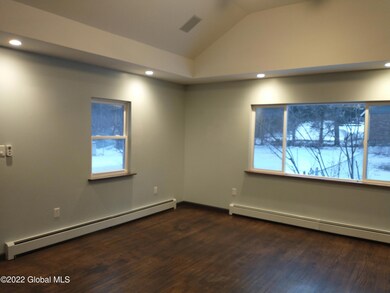 4132 Buckingham Dr, Schenectady, NY 12304 - photo 3