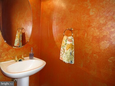 3120 Sutherland Hill Ct, Fairfax, VA 22031 - photo 6