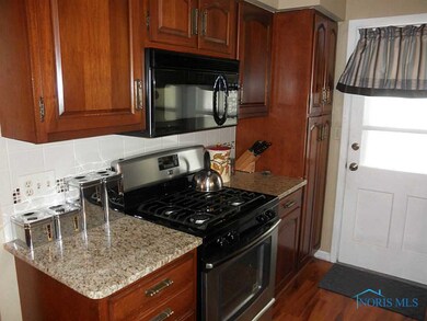 Eat In Kitchen.