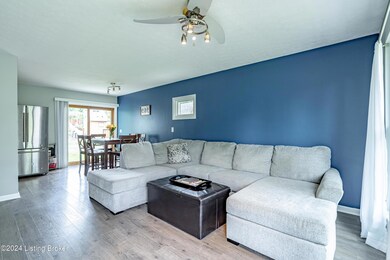 8219 Roseborough Rd, Louisville, KY 40228 - photo 4