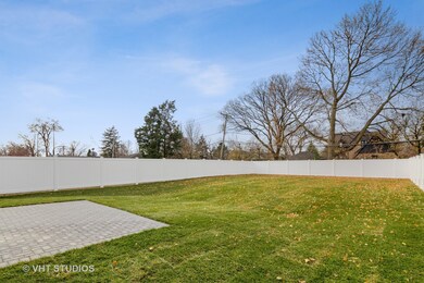 286 N Maple Ave, Elmhurst, IL 60126 - photo 2